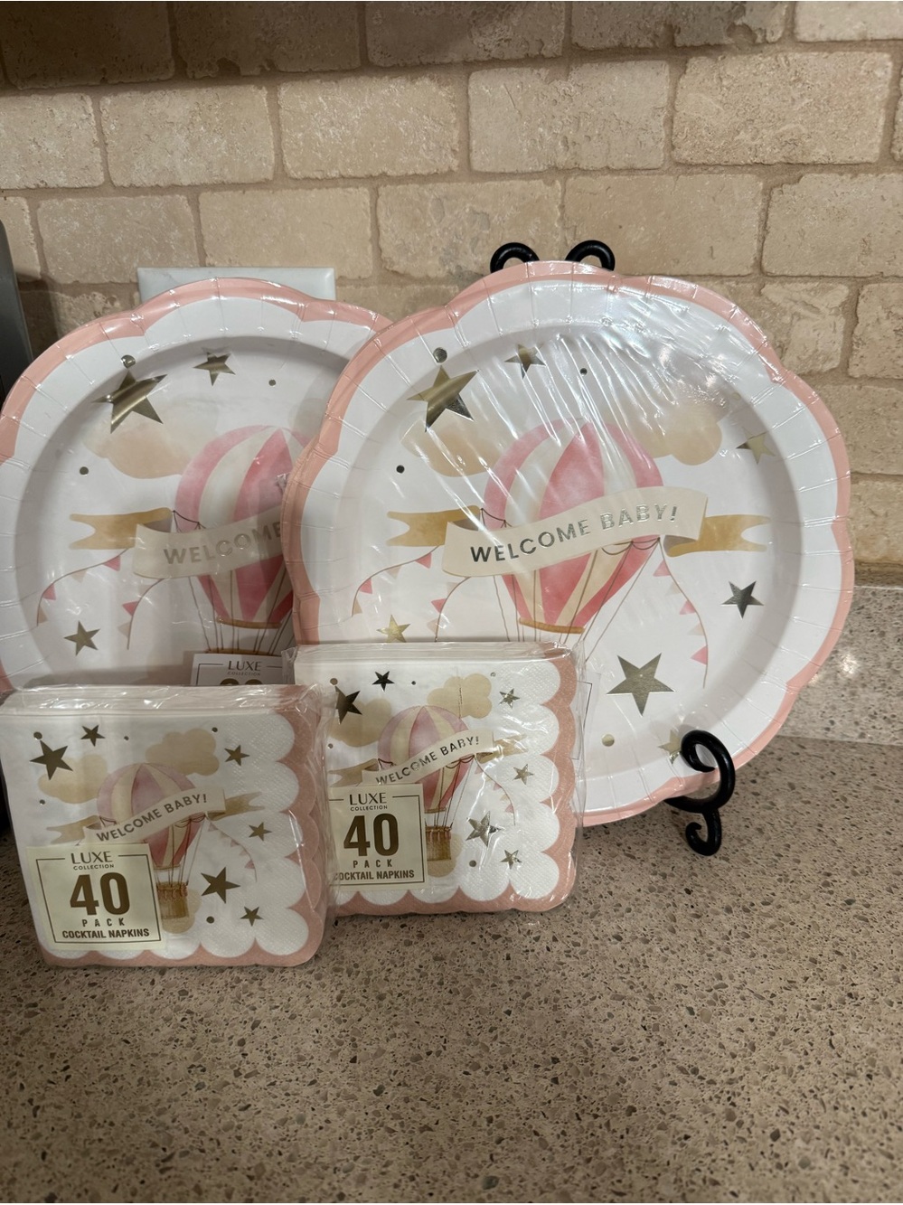 Luxe Pink & Gold Hot Air Balloon Party Plates and Napkins.
40 PLATES
80NAPKINS